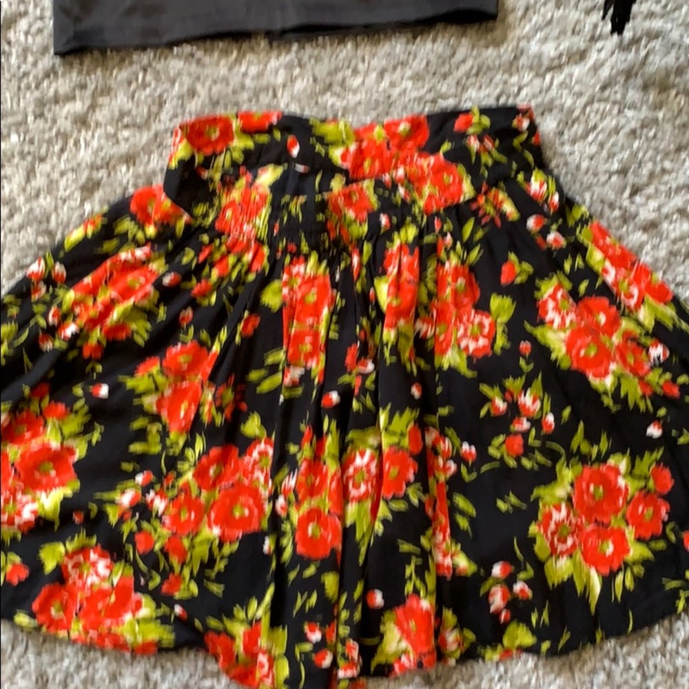 Flowered skirt 🥰 - Picture 3 of 3